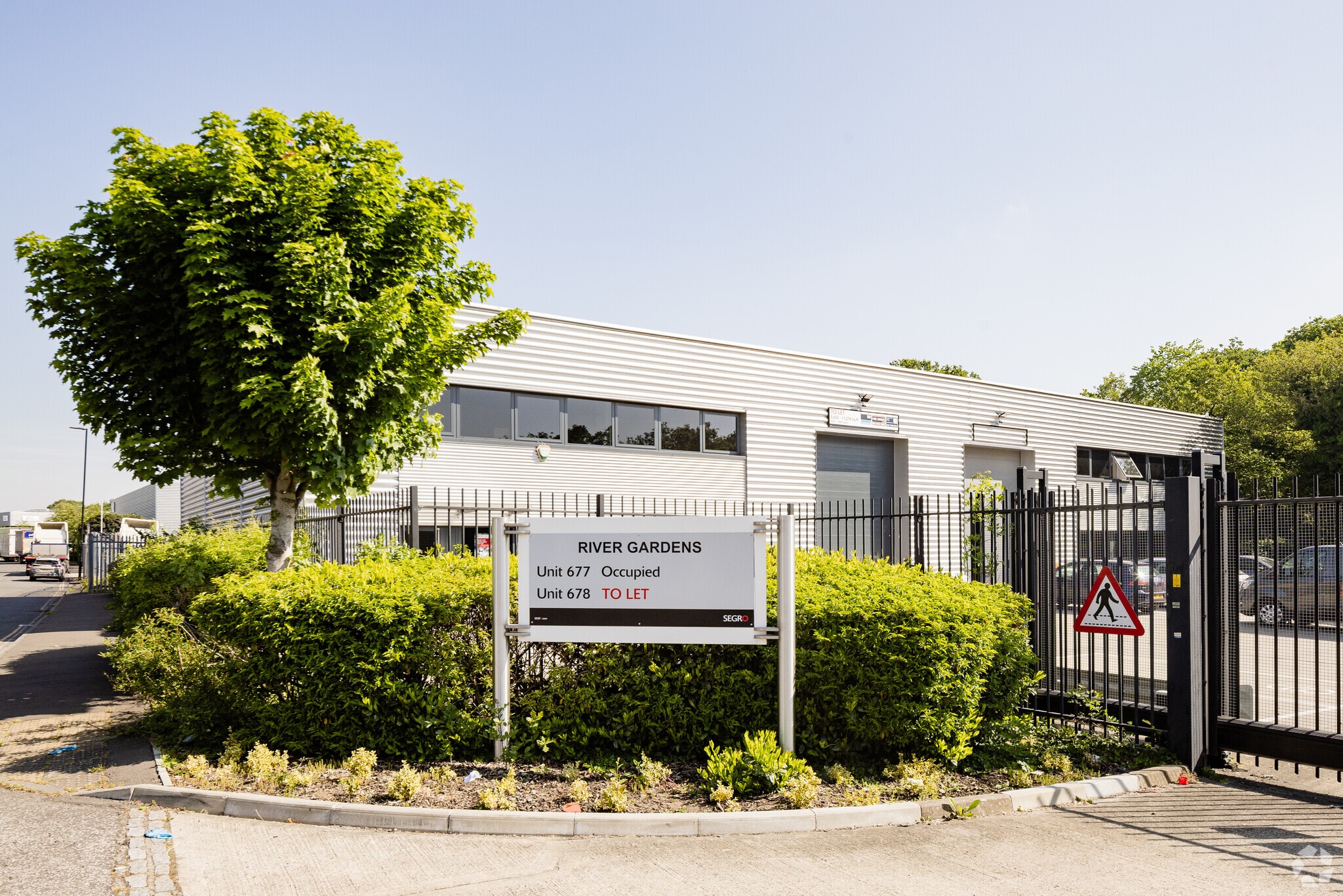 678 River Gdns, Feltham for lease Primary Photo- Image 1 of 4