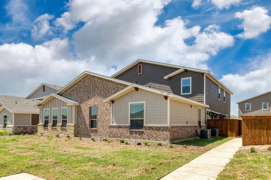 640 Fallow Dr, Venus, TX à vendre - Photo du bâtiment - Image 2 de 26