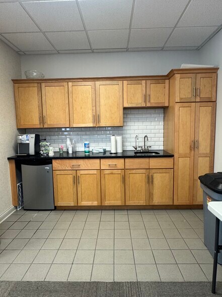 5101 Madison Ave, Indianapolis, IN à vendre - Photo intérieure - Image 3 de 9