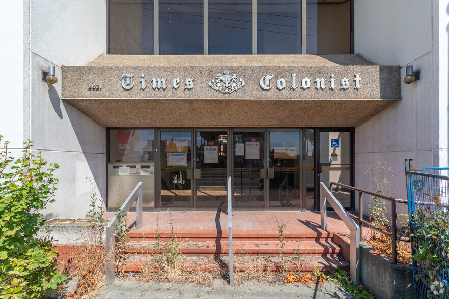 2621-2629 Douglas St, Victoria, BC à louer - Photo du bâtiment - Image 2 de 5