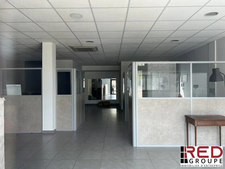 Commerce de détail dans Le Tholonet à louer - Photo du bâtiment - Image 2 de 7