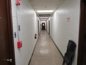 1 Main St, Yaphank, NY à louer Photo intérieure- Image 1 de 25