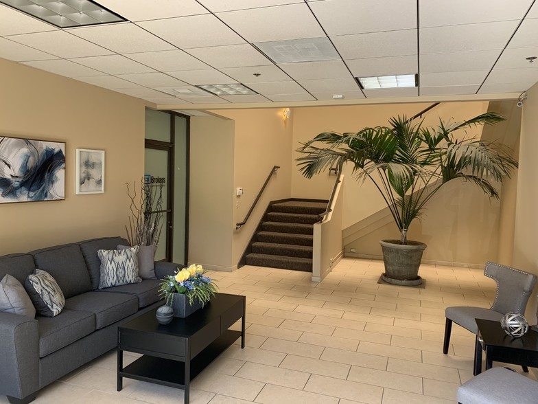 5069 Maureen Ln, Moorpark, CA à louer - Hall d’entrée - Image 3 de 3