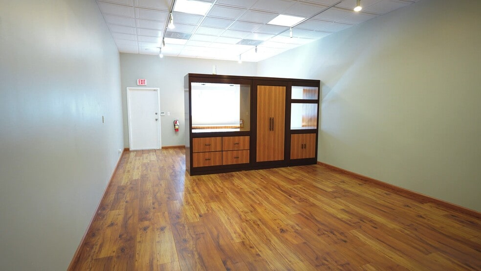 2325 NW 30th St, Oakland Park, FL for lease - Commercial Listing Video - Image 2 of 15