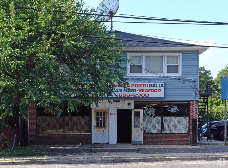 688 Horseblock Rd, Farmingville, NY for sale - Primary Photo - Image 1 of 1