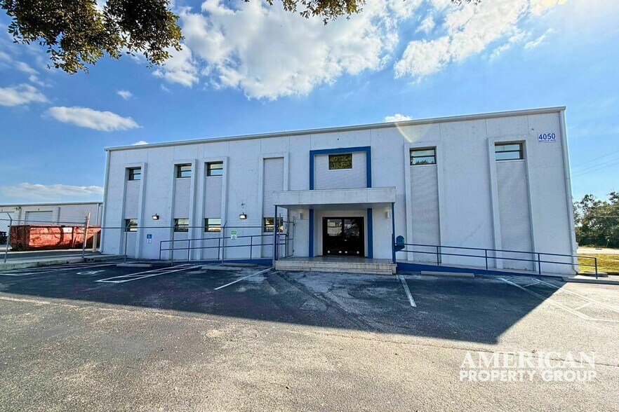4050 Middle Ave, Sarasota, FL à louer - Photo du bâtiment - Image 2 de 18
