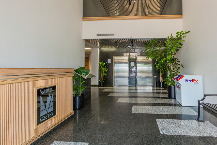 16853-16855 NE 2nd Ave, North Miami Beach, FL à louer - Photo intérieure - Image 3 de 7