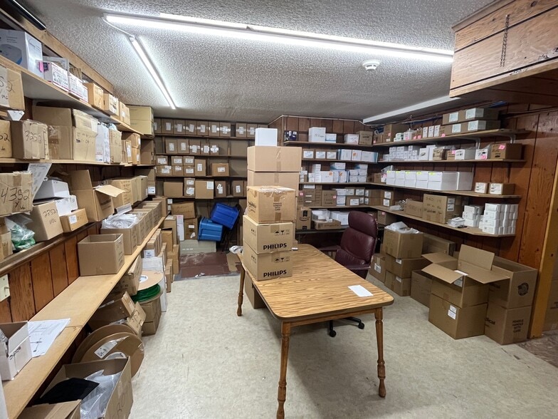 284 Merrow Rd, Tolland, CT for lease - Interior Photo - Image 3 of 37