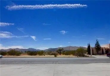 0 Twentynine Palms Hwy, Yucca Valley, CA à louer Photo principale- Image 1 de 2