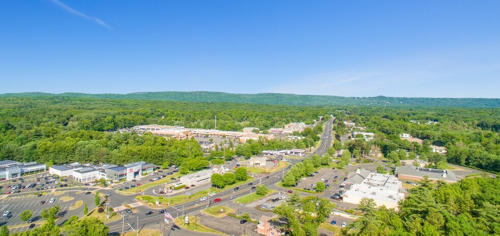 18 Albany Tpke, Canton, CT à vendre - Aérien - Image 2 de 6