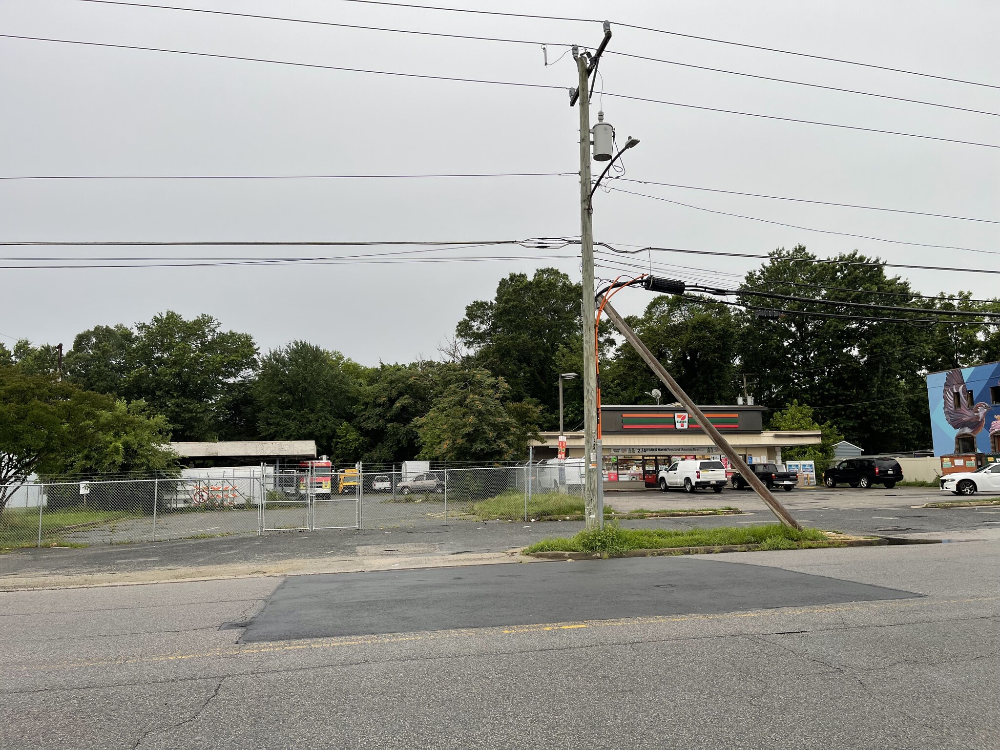 Richmond Hwy and Russell Rd portfolio of 3 properties for sale on LoopNet.ca Building Photo- Image 1 of 5