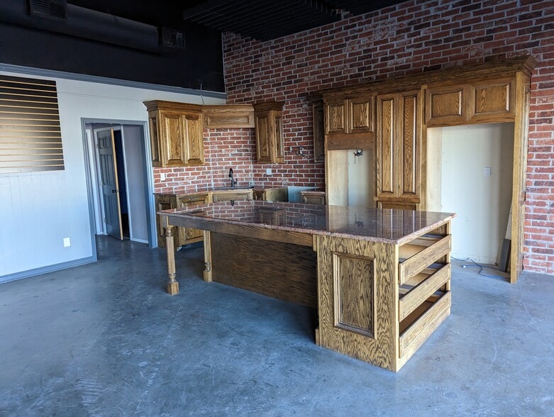 714 E 2nd St, Odessa, TX for lease - Building Photo - Image 3 of 17