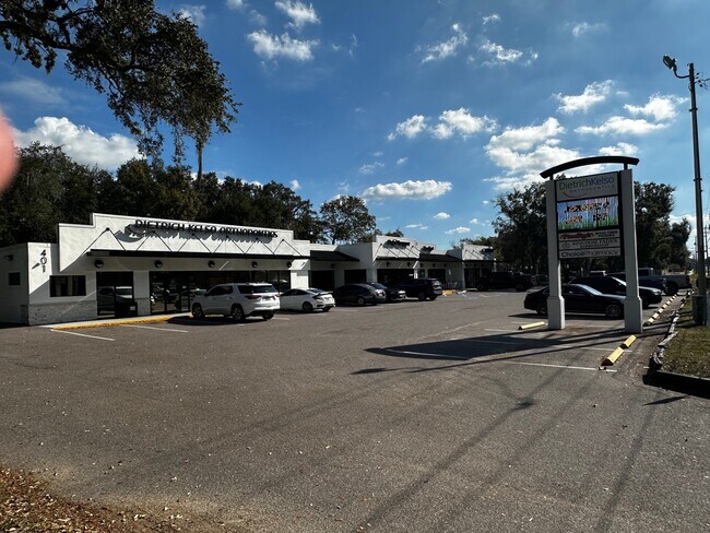 Plus de détails pour 401 S Parsons Ave, Brandon, FL - Commerce de détail à louer