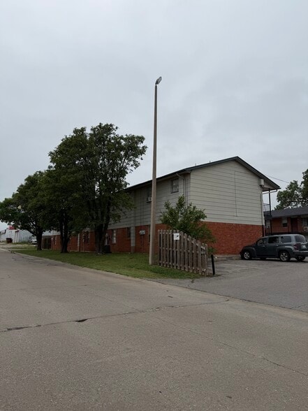 2007 NW Lindy Ave, Lawton, OK à vendre - Photo du bâtiment - Image 2 de 34