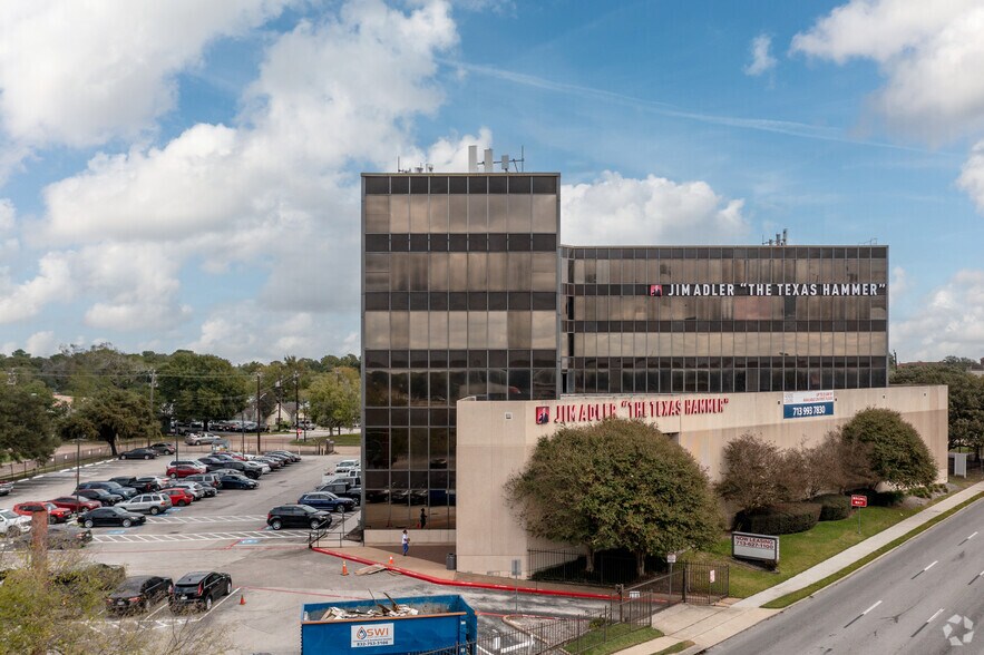 12605 East Fwy, Houston, TX à louer - Photo du bâtiment - Image 2 de 15