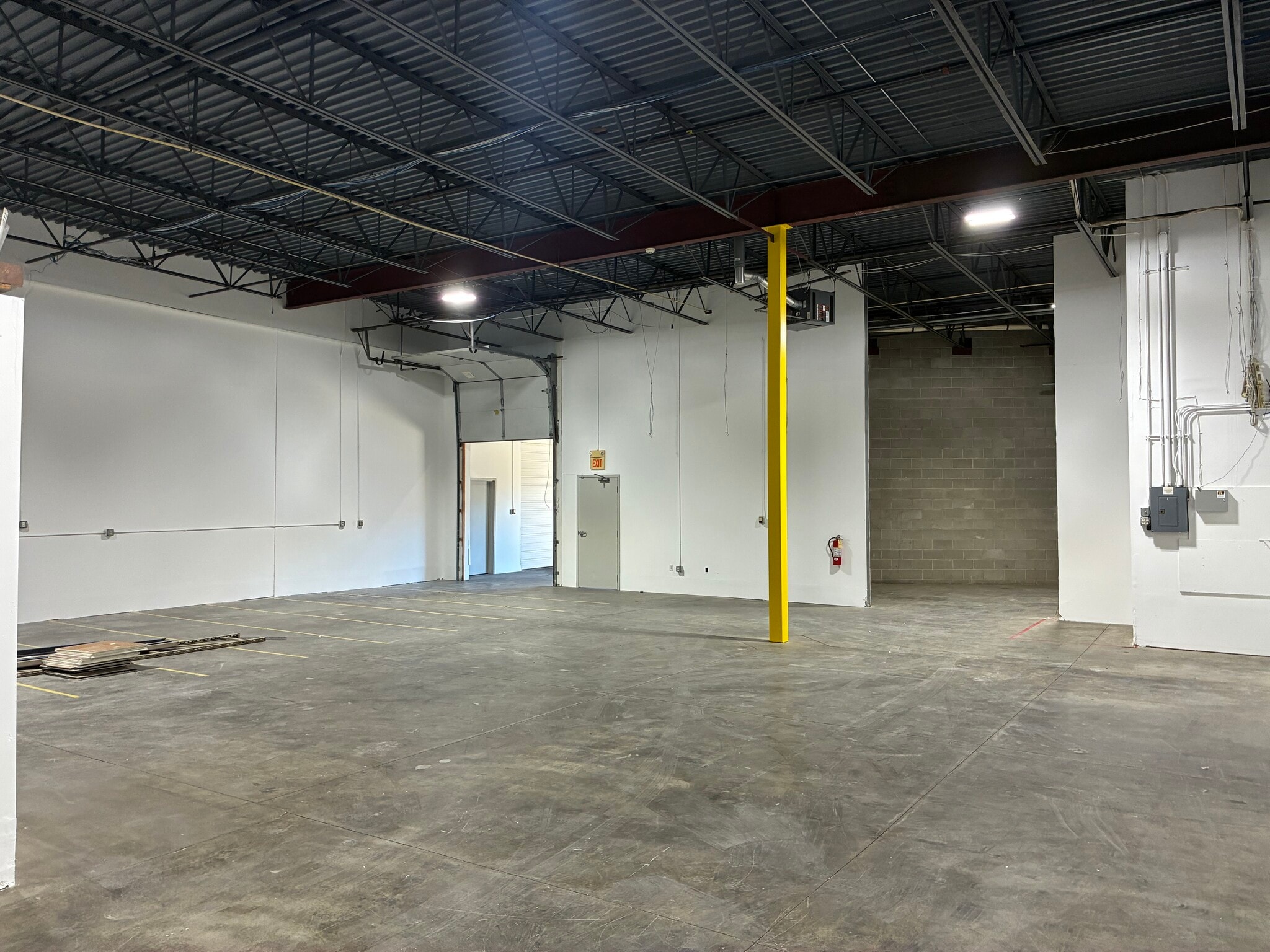 3201 County Road 42 W, Burnsville, MN à louer Photo intérieure- Image 1 de 11