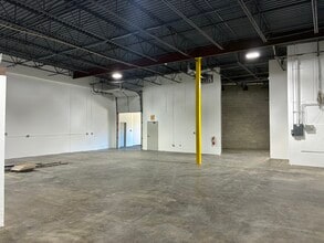 3201 County Road 42 W, Burnsville, MN à louer Photo intérieure- Image 1 de 11