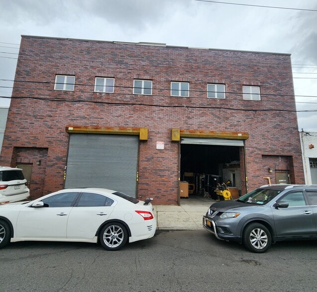 897 E 51st St, Brooklyn, NY for sale - Primary Photo - Image 1 of 8