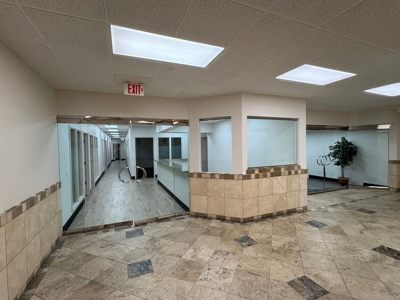 5905 S Virginia St, Reno, NV à louer - Photo intérieure - Image 2 de 11
