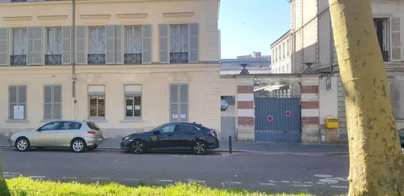 Office in Versailles for lease Building Photo- Image 1 of 11