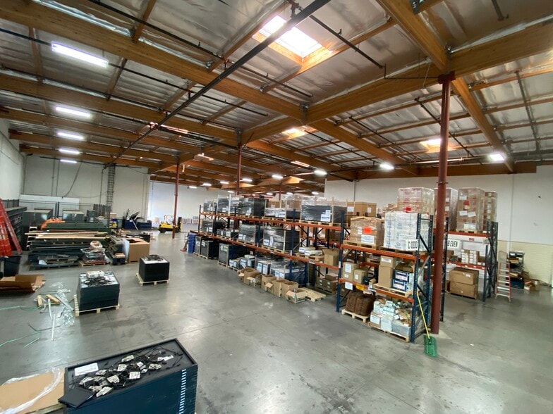 38940 Trade Center Dr, Palmdale, CA for lease - Interior Photo - Image 3 of 29