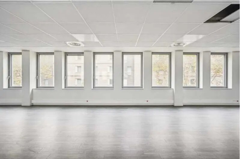 Office in Clichy for lease - Interior Photo - Image 3 of 7