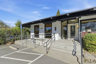 9055 SW Beaverton Hillsdale Hwy, Portland, OR for lease Building Photo- Image 2 of 36