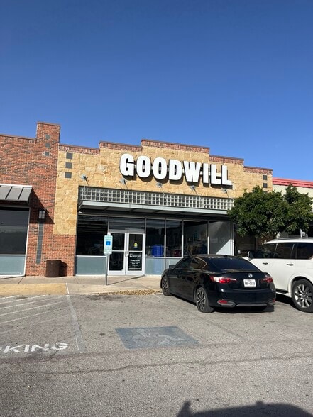 1408-1412 E Main St, Fredericksburg, TX for lease - Building Photo - Image 2 of 3