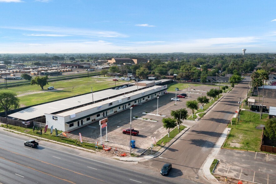 302 E Business 83, San Juan, TX à louer - Photo du bâtiment - Image 2 de 10