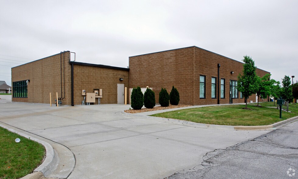 2017-2021 W Foxwood Dr, Raymore, MO à louer - Photo du bâtiment - Image 2 de 7