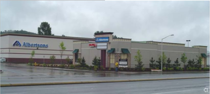 3013 NW Stewart Pky, Roseburg, OR for lease - Building Photo - Image 2 of 5
