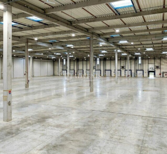 Industrial in Goussainville for lease - Interior Photo - Image 3 of 9