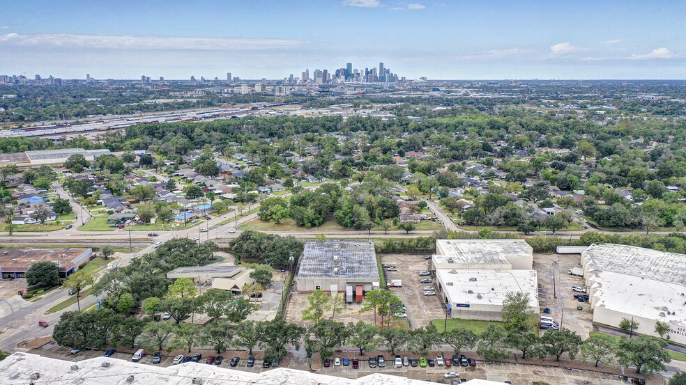 6131 Brookhill Dr, Houston, TX à louer - Photo du b timent - Image 3 de 4