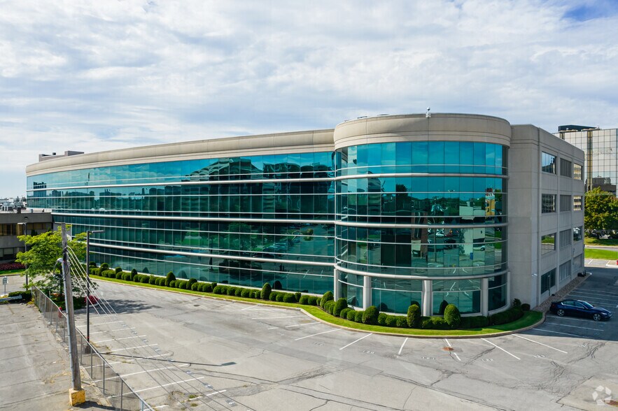 237 Boul Hymus, Pointe-claire, QC à louer - Photo du bâtiment - Image 2 de 5