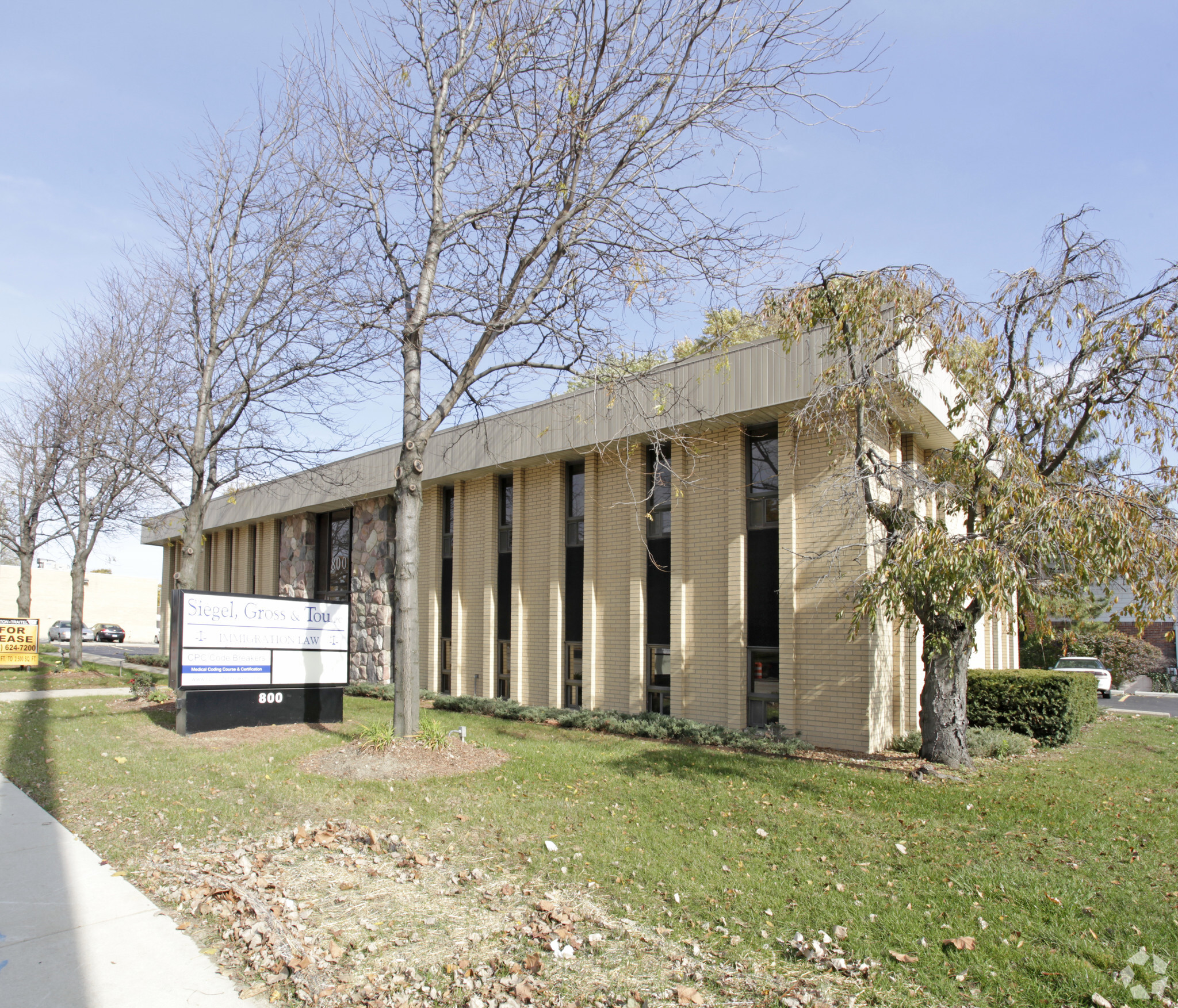 800 N Crooks Rd, Clawson, MI for sale Primary Photo- Image 1 of 1