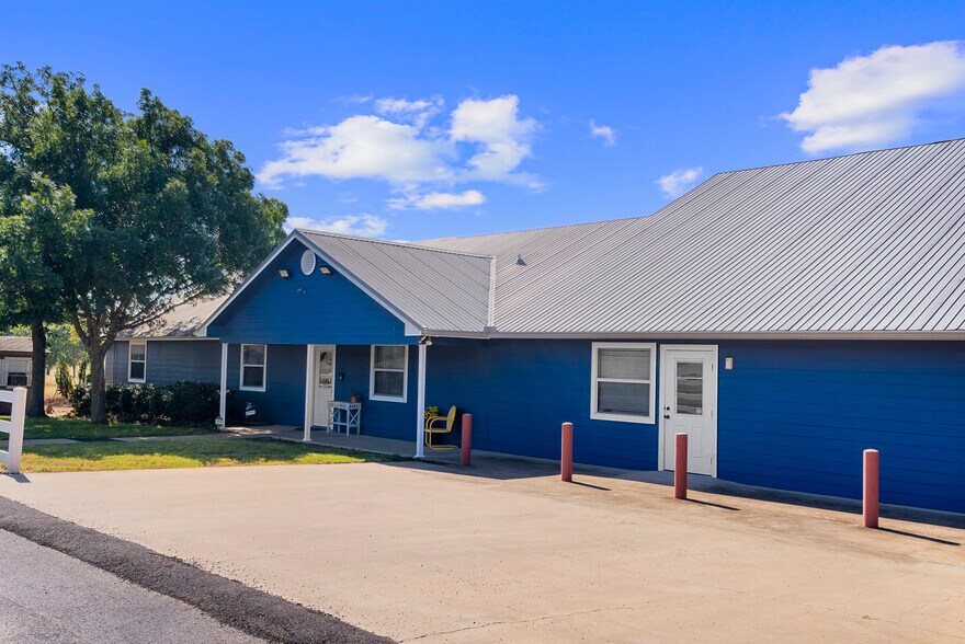 989 Old Mcdade Rd, Elgin, TX à vendre - Photo du bâtiment - Image 3 de 38