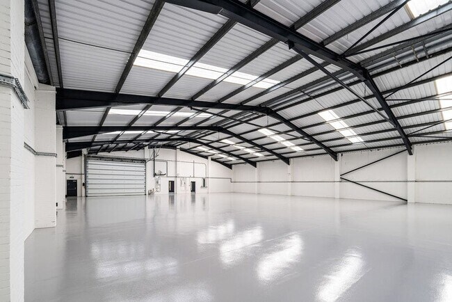 More details for Units 3 & 4, Bracknell Business Centre, Downmill Rd, Bracknell - Industrial for Lease