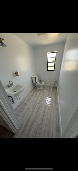 618 E Ocean Ave, Boynton Beach, FL for lease - Interior Photo - Image 2 of 12