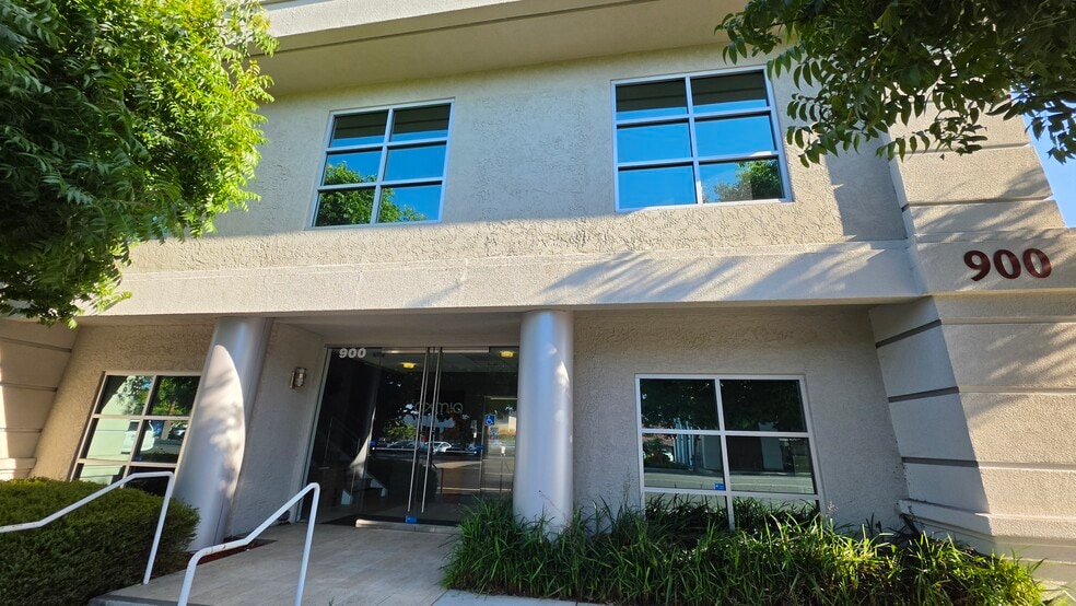900 E Campbell Ave, Campbell, CA à louer - Photo du bâtiment - Image 3 de 24
