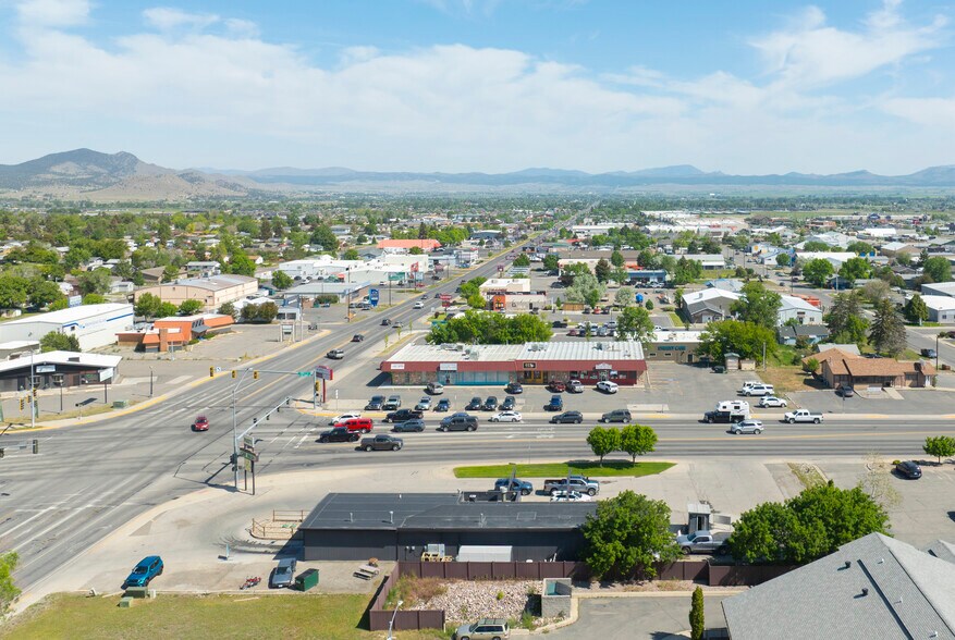 1201 Cedar St, Helena, MT à vendre - Photo du bâtiment - Image 3 de 19