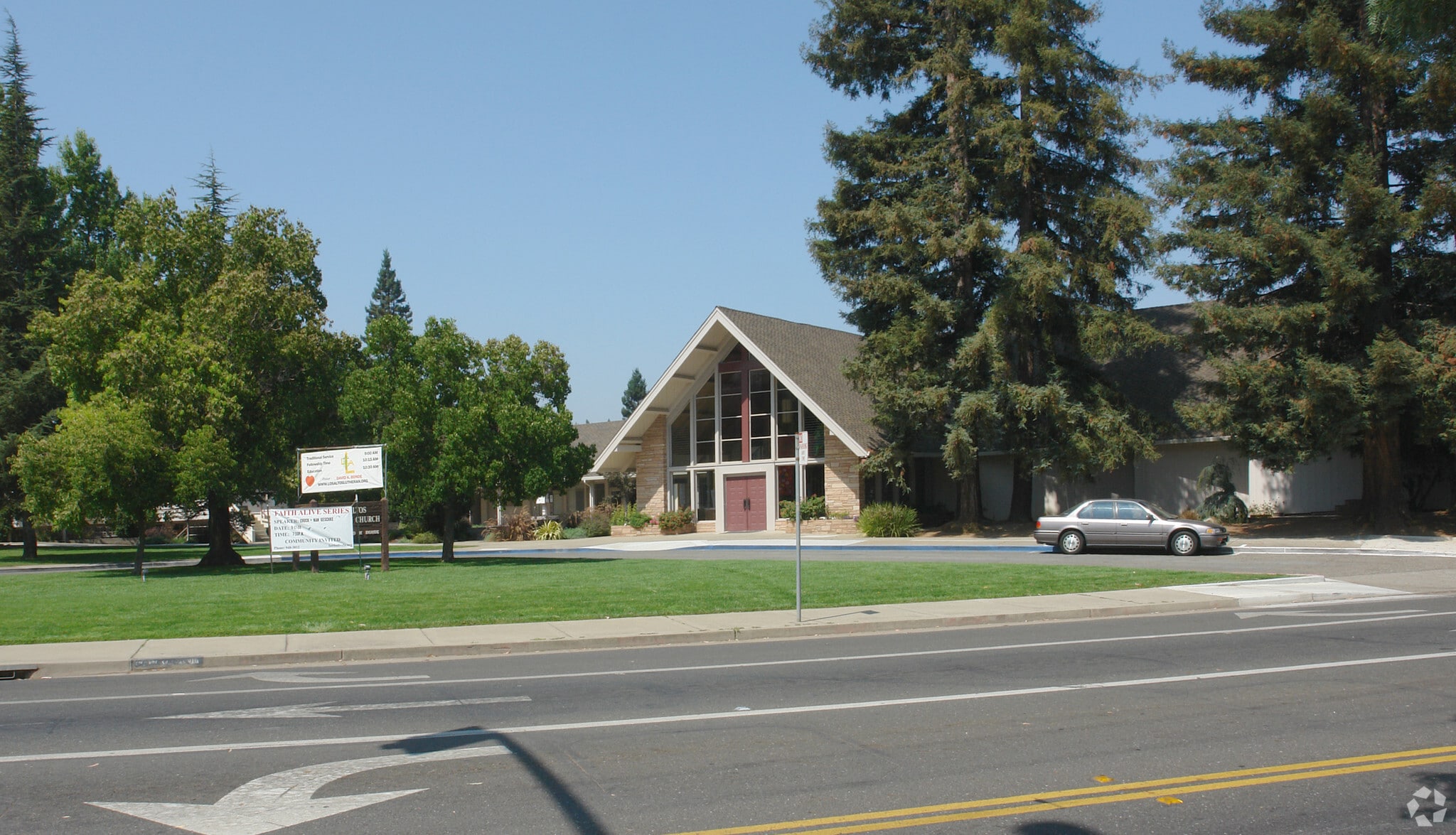 460 S El Monte Ave, Los Altos, CA for lease Primary Photo- Image 1 of 4