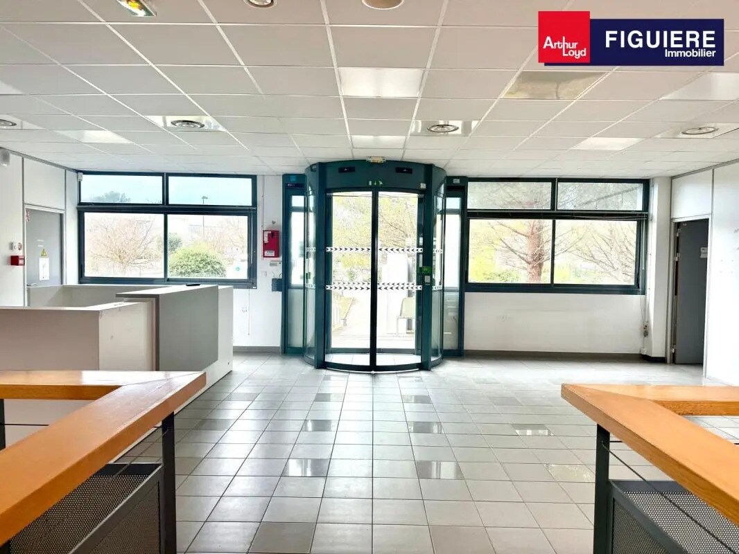 Office in Aix-en-Provence for lease Building Photo- Image 1 of 3