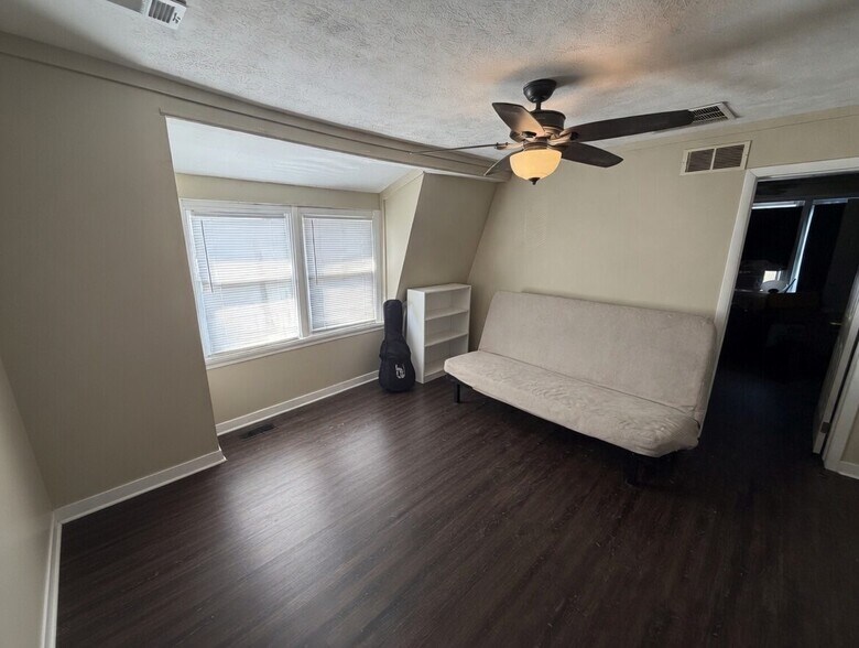 173 Princeton Ave, West View, PA à vendre - Photo du bâtiment - Image 3 de 8
