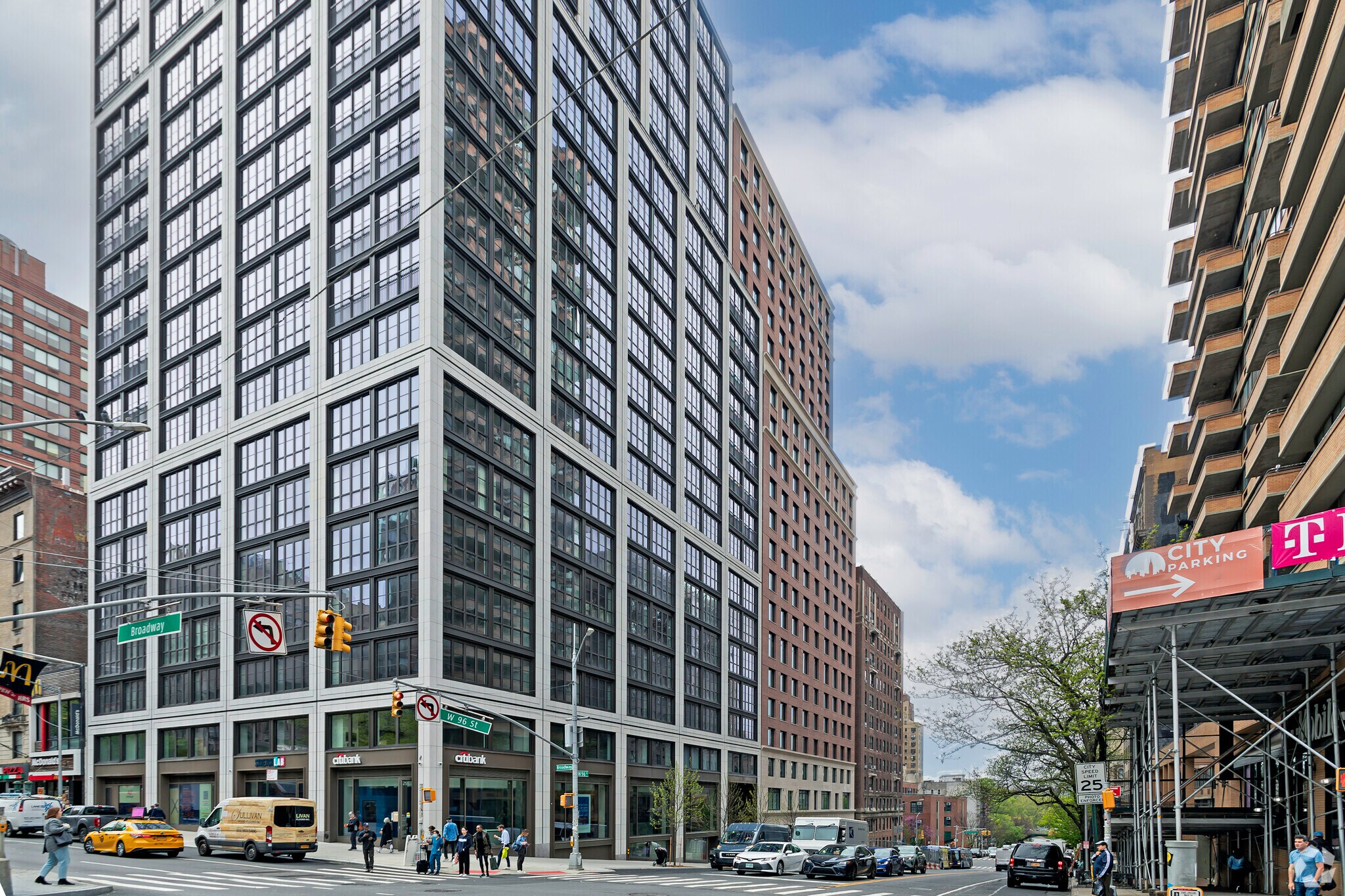 266-270 W 96th St, New York, NY à louer Photo du bâtiment- Image 1 de 7