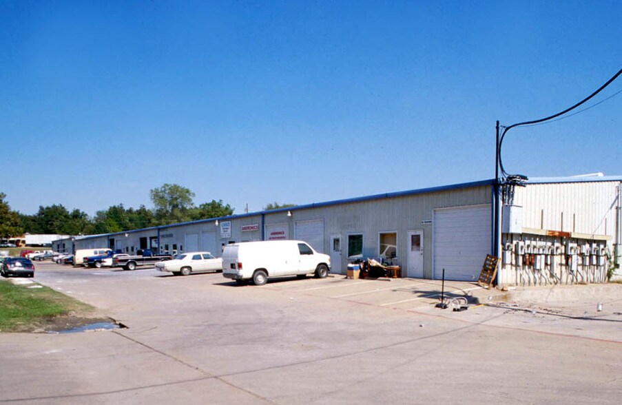 2025 E Shady Grove Rd, Irving, TX à louer - Photo du bâtiment - Image 2 de 6