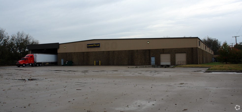 7510 Fluid Dr, Little Rock, AR à louer - Photo du bâtiment - Image 3 de 4