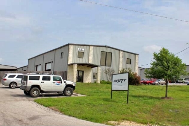 200 Trademark St, Buda, TX à louer - Photo du bâtiment - Image 3 de 46