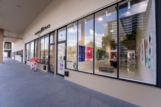 3300-3370 NE 34th St, Fort Lauderdale, FL à louer Photo intérieure- Image 1 de 4