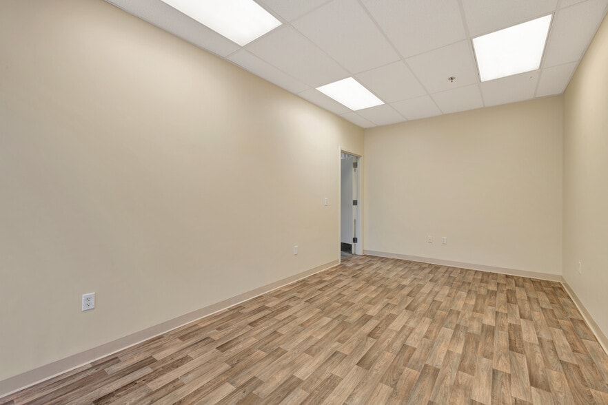 400 Carson Dr, Bear, DE for lease - Interior Photo - Image 3 of 26
