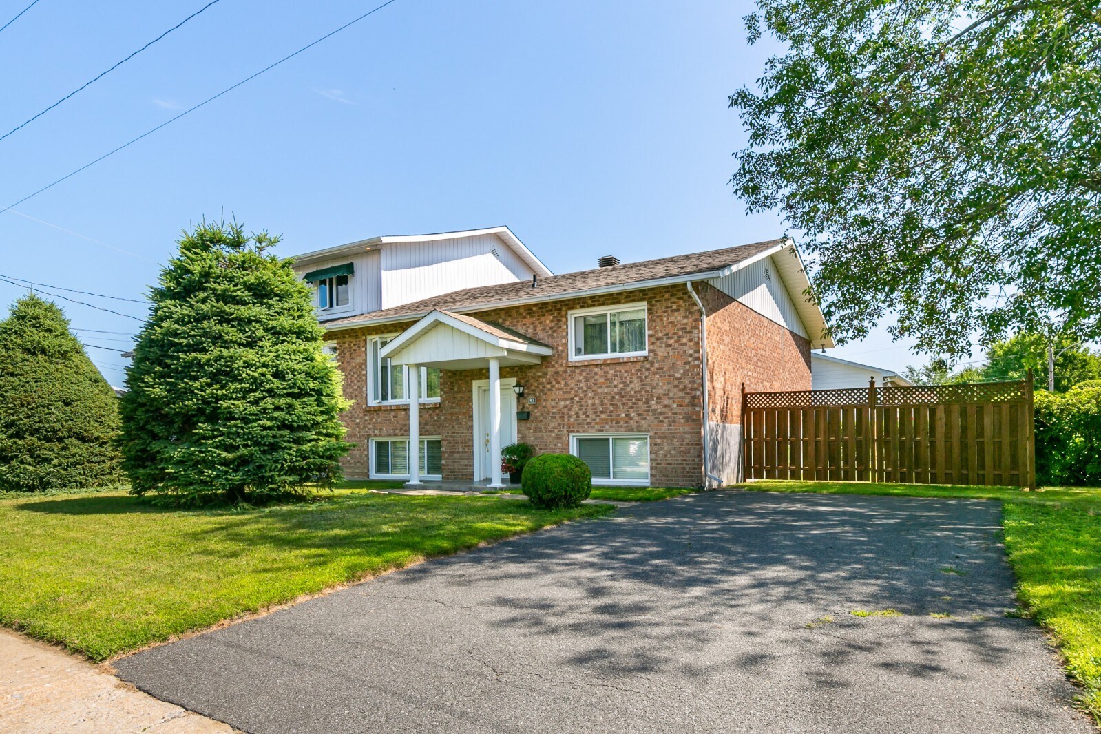81-83 Rue Ferland, Sorel-tracy, QC for sale Primary Photo- Image 1 of 1